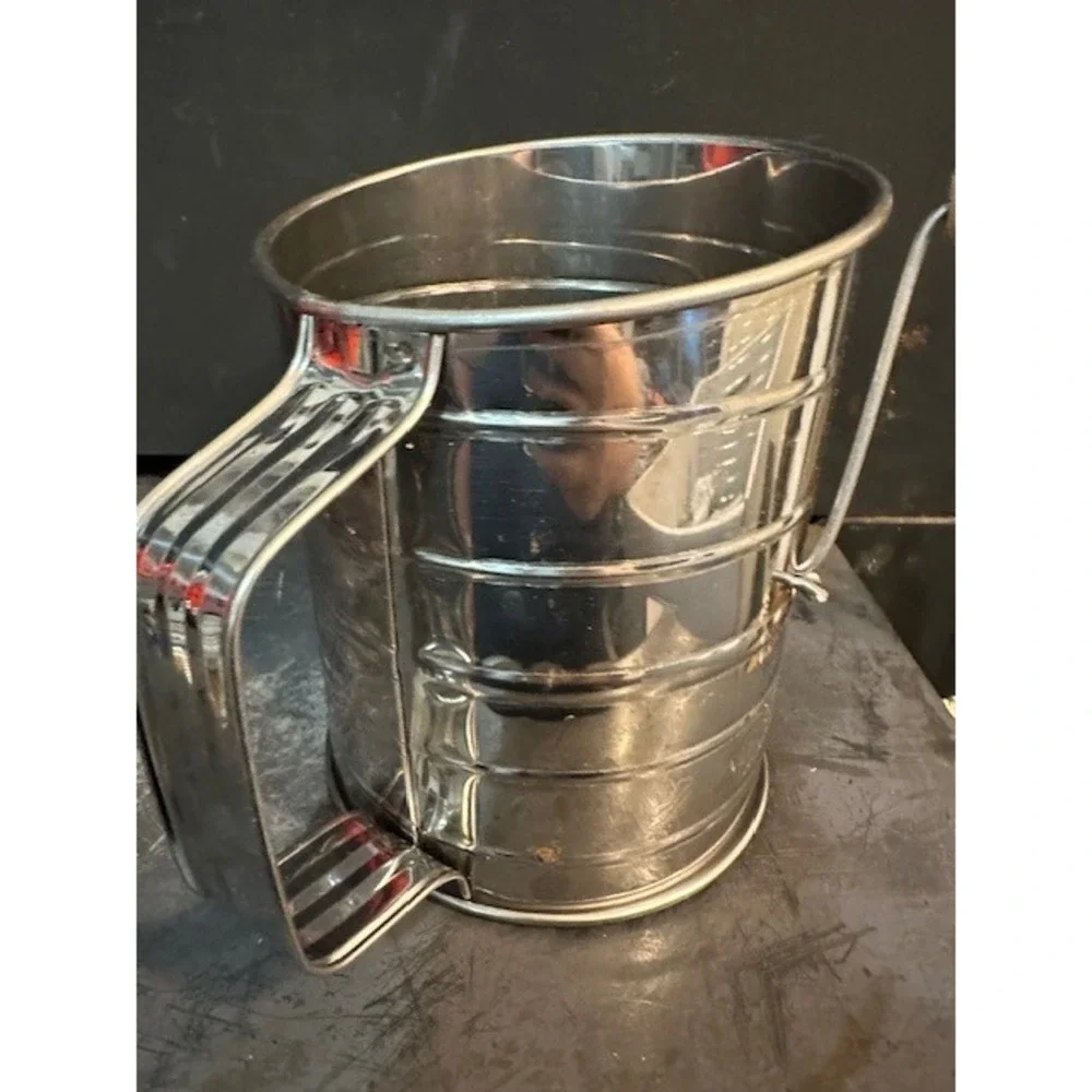 Vintage Style Stainless Steel 3 Cup Flour Sifter with Wood Knob Crank‎ Handle